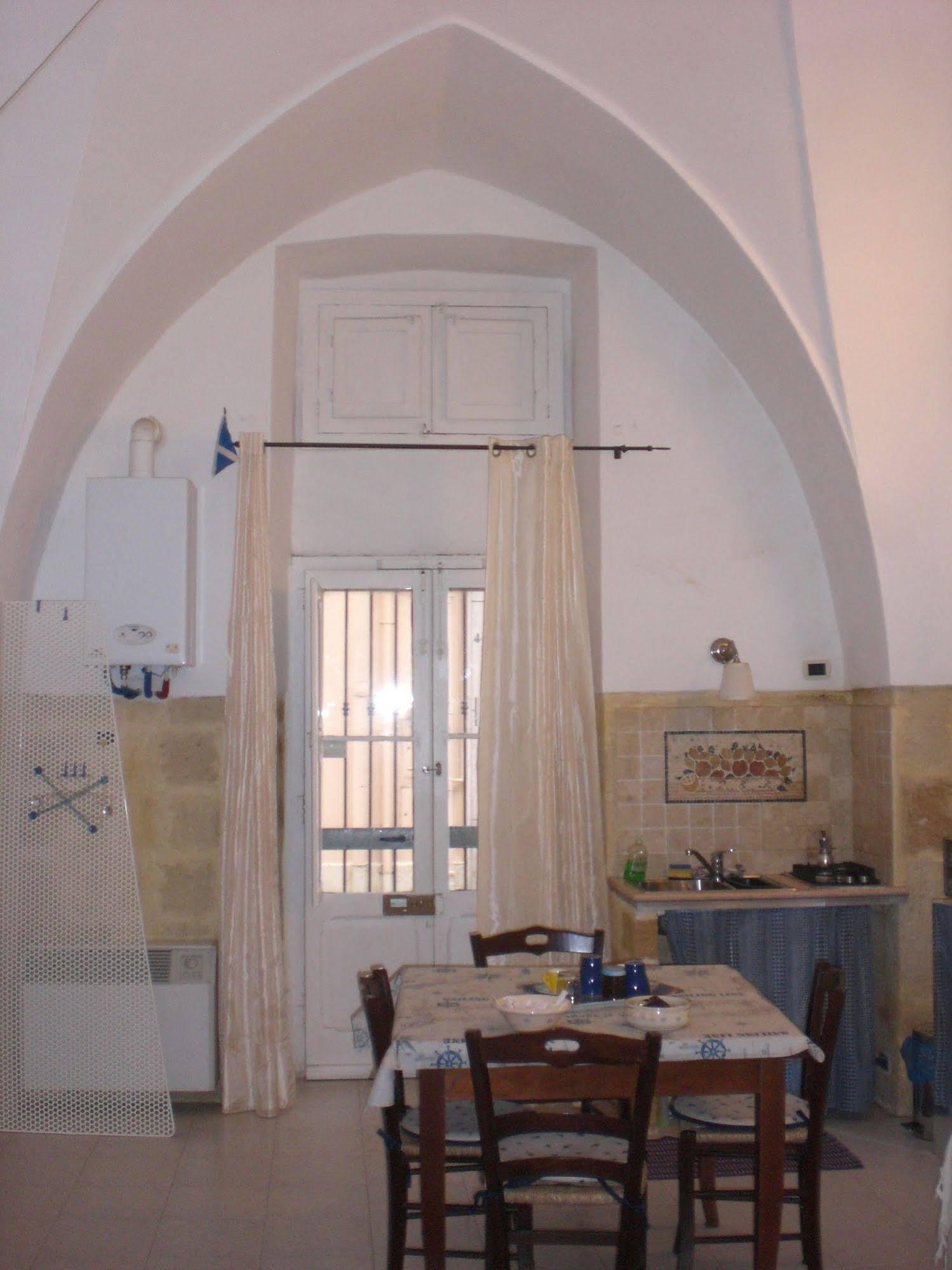 Bed & Breakfast Mare Nostrum Brindisi Bagian luar foto